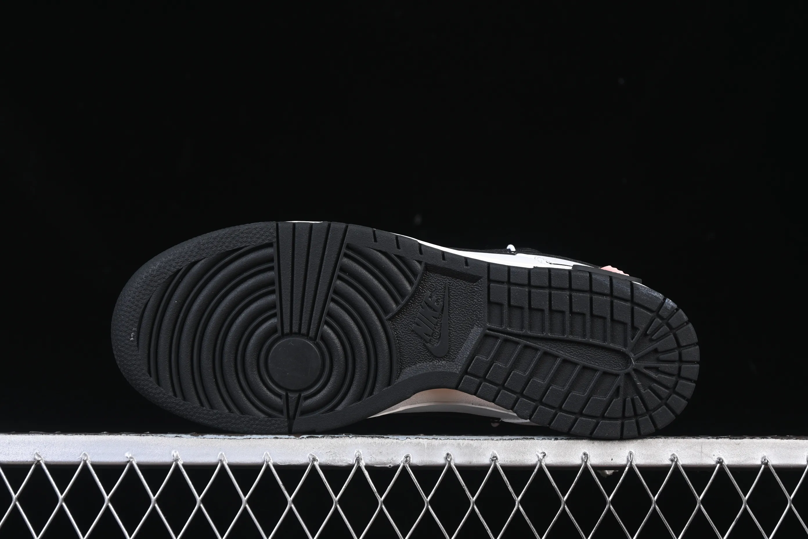 All Categories Nk SB Dunk Series Nk SB Dunk Low High-end Customized Low-top Shoes Nike SB Dunk Low Hiroshi Fujiwara Straps Low-top Casual Shoes DD1391-100